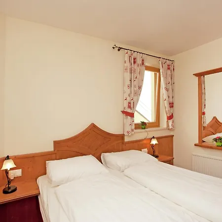 In Near Lift & Sauna Horská chata *